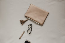 Load image into Gallery viewer, Tassel leather photo purse
