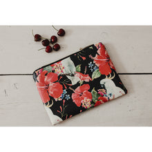 Load image into Gallery viewer, Flower leather photo purse
